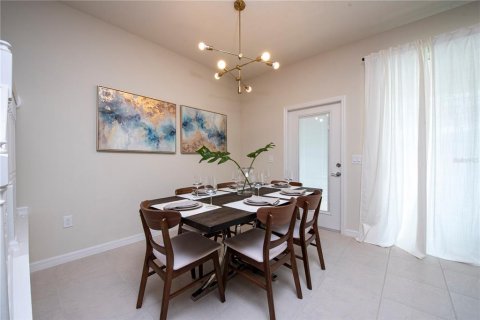 Townhouse in Davenport, Florida 5 bedrooms, 213.02 sq.m. № 2166146 - photo 12