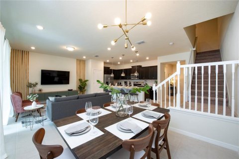 Townhouse in Davenport, Florida 5 bedrooms, 213.02 sq.m. № 2166146 - photo 4