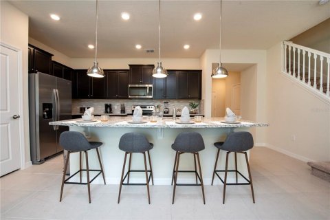 Townhouse in Davenport, Florida 5 bedrooms, 213.02 sq.m. № 2166146 - photo 7