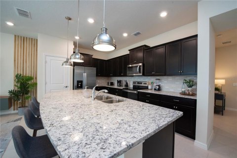 Townhouse in Davenport, Florida 5 bedrooms, 213.02 sq.m. № 2166146 - photo 11