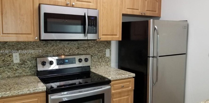 Condominio en Miami, Florida, 2 dormitorios  № 1992768