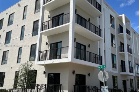 Copropriété à vendre à Doral, Floride: 3 chambres, 104.42 m2 № 1999207 - photo 2