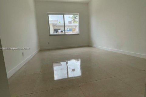 Commercial property in Miami Beach, Florida 365.11 sq.m. № 1664412 - photo 8