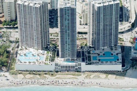 Кондоминиум с 3 спальнями в Халландейл-Бич, Флорида № 2008096