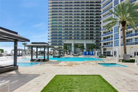 Купить кондоминиум в Халландейл-Бич, Флорида 3 спальни, 145.95м2, № 2008096 - фото 27