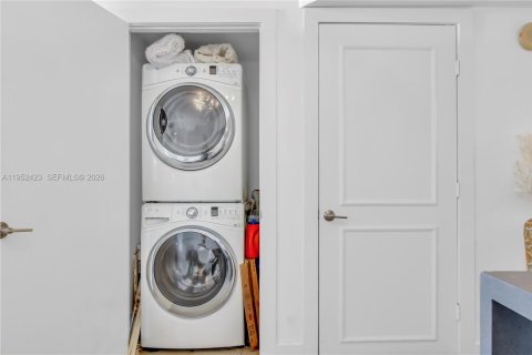 Купить кондоминиум в Халландейл-Бич, Флорида 3 спальни, 145.95м2, № 2008096 - фото 22