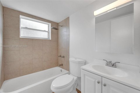 Apartment in Miami, Florida 2 bedrooms, 65.03 sq.m. № 2003042 - photo 12