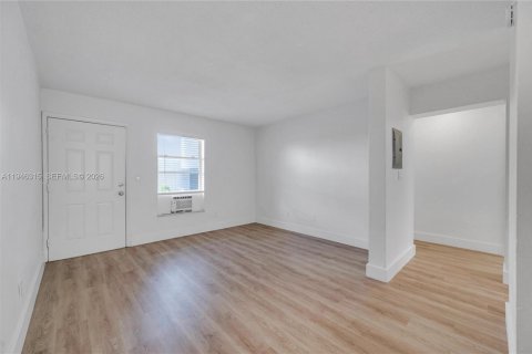 Apartment in Miami, Florida 2 bedrooms, 65.03 sq.m. № 2003042 - photo 6