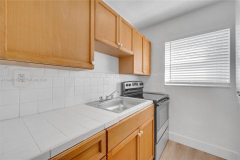 Apartment in Miami, Florida 2 bedrooms, 65.03 sq.m. № 2003042 - photo 9