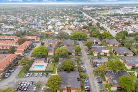 Condo in Miami, Florida, 3 bedrooms  № 1977024 - photo 20