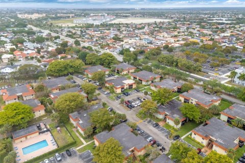 Condo in Miami, Florida, 3 bedrooms  № 1977024 - photo 25