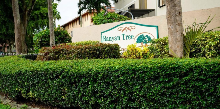 Condo in Miami, Florida, 3 bedrooms  № 1977024