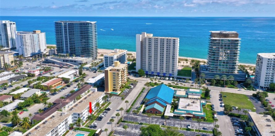 Condo à Pompano Beach, Floride, 2 chambres  № 2011399