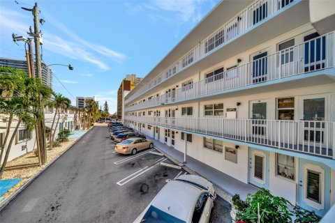 Copropriété à vendre à Pompano Beach, Floride: 2 chambres, 102.19 m2 № 2011399 - photo 15