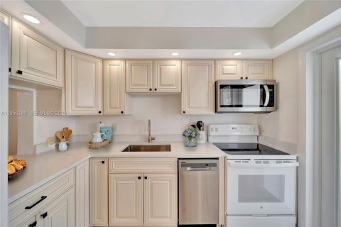 Copropriété à vendre à Pompano Beach, Floride: 2 chambres, 102.19 m2 № 2011399 - photo 10