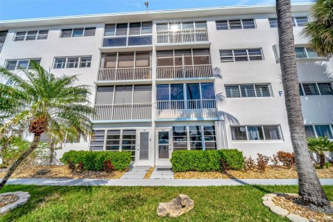 Copropriété à vendre à Pompano Beach, Floride: 2 chambres, 102.19 m2 № 2011399 - photo 2
