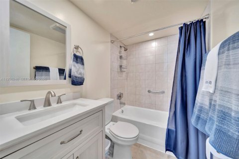 Copropriété à vendre à Pompano Beach, Floride: 2 chambres, 102.19 m2 № 2011399 - photo 7