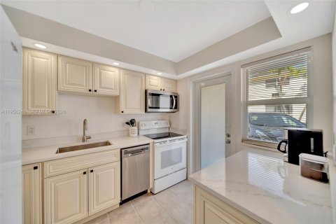 Copropriété à vendre à Pompano Beach, Floride: 2 chambres, 102.19 m2 № 2011399 - photo 30