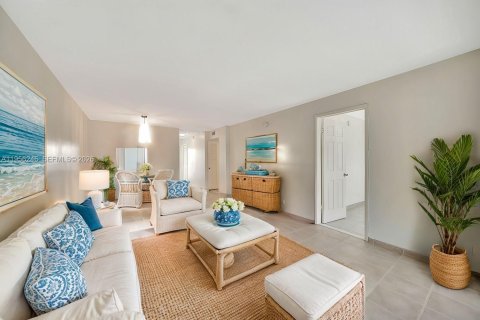 Copropriété à vendre à Pompano Beach, Floride: 2 chambres, 102.19 m2 № 2011399 - photo 4