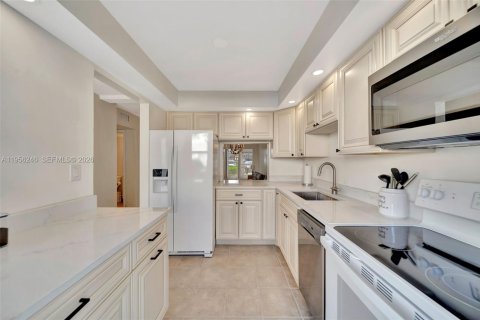 Copropriété à vendre à Pompano Beach, Floride: 2 chambres, 102.19 m2 № 2011399 - photo 11