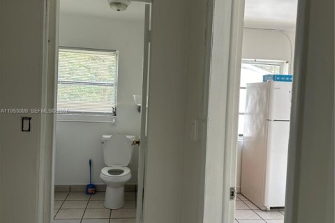 Commercial property in Dania Beach, Florida 37.16 sq.m. № 2010047 - photo 12