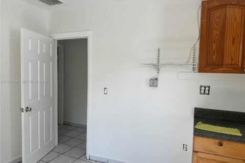 Commercial property in Dania Beach, Florida 37.16 sq.m. № 2010047 - photo 9