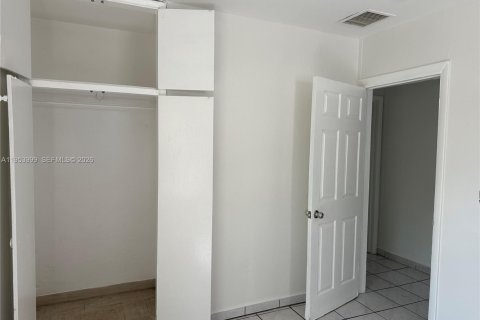 Commercial property in Dania Beach, Florida 37.16 sq.m. № 2010047 - photo 6