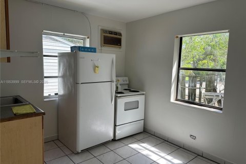 Commercial property in Dania Beach, Florida 37.16 sq.m. № 2010047 - photo 8