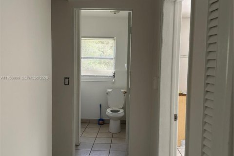 Commercial property in Dania Beach, Florida 37.16 sq.m. № 2010047 - photo 7