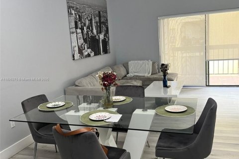 Condominio en venta en Miami, Florida, 3 dormitorios, 85.56 m2 № 1794641 - foto 2