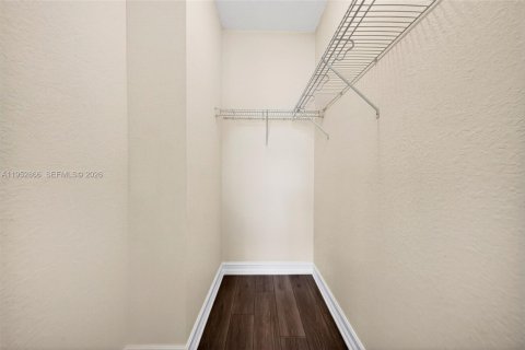 Купить таунхаус в Пемброк-Пайнс, Флорида 3 спальни, 198.16м2, № 2007836 - фото 27