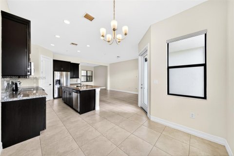 Купить таунхаус в Пемброк-Пайнс, Флорида 3 спальни, 198.16м2, № 2007836 - фото 11