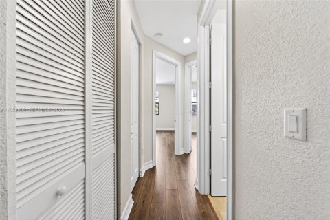 Купить таунхаус в Пемброк-Пайнс, Флорида 3 спальни, 198.16м2, № 2007836 - фото 17