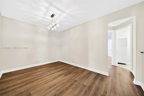 Купить таунхаус в Пемброк-Пайнс, Флорида 3 спальни, 198.16м2, № 2007836 - фото 15