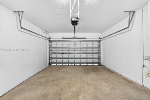 Купить таунхаус в Пемброк-Пайнс, Флорида 3 спальни, 198.16м2, № 2007836 - фото 30