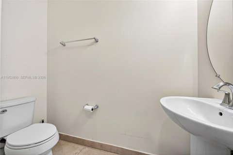 Купить таунхаус в Пемброк-Пайнс, Флорида 3 спальни, 198.16м2, № 2007836 - фото 6