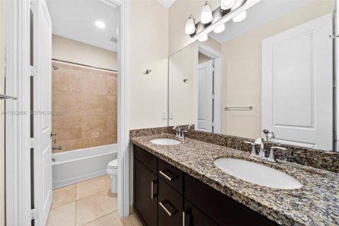 Купить таунхаус в Пемброк-Пайнс, Флорида 3 спальни, 198.16м2, № 2007836 - фото 28