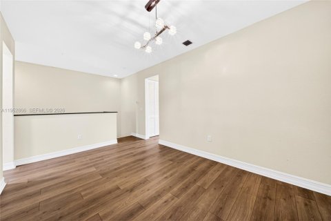 Купить таунхаус в Пемброк-Пайнс, Флорида 3 спальни, 198.16м2, № 2007836 - фото 16