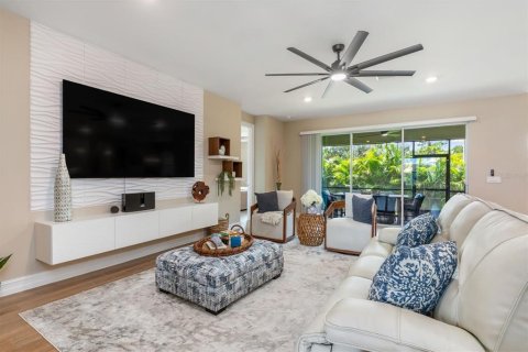 House in Punta Gorda, Florida 4 bedrooms, 230.49 sq.m. № 1912540 - photo 6