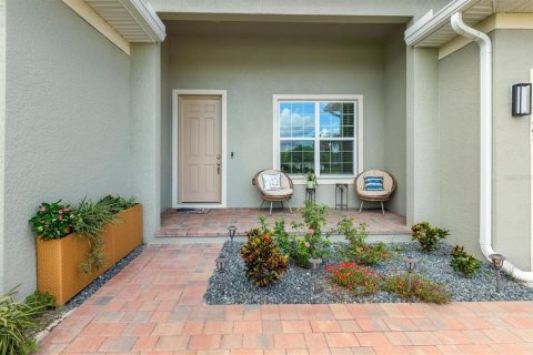 House in Punta Gorda, Florida 4 bedrooms, 230.49 sq.m. № 1912540 - photo 2