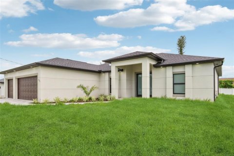 House in Cape Coral, Florida 4 bedrooms, 157.93 sq.m. № 1795896 - photo 30