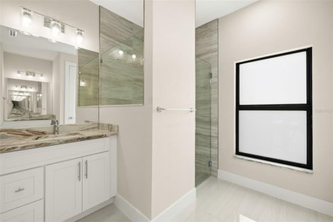 House in Cape Coral, Florida 4 bedrooms, 157.93 sq.m. № 1795896 - photo 15