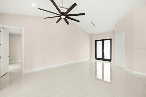 House in Cape Coral, Florida 4 bedrooms, 157.93 sq.m. № 1795896 - photo 5