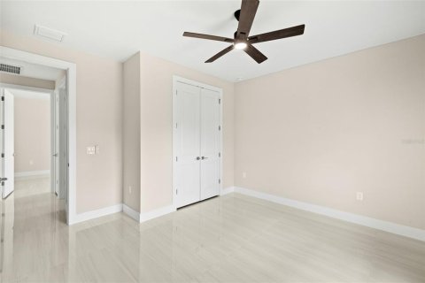 House in Cape Coral, Florida 4 bedrooms, 157.93 sq.m. № 1795896 - photo 23