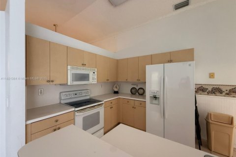Casa en venta en Coral Springs, Florida, 3 dormitorios, 152.55 m2 № 1781510 - foto 3