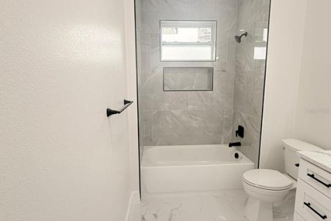 House in Tampa, Florida 3 bedrooms, 157.19 sq.m. № 1841466 - photo 11