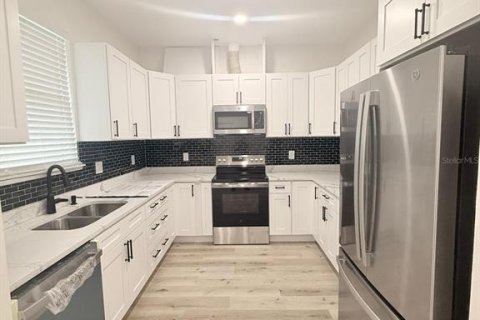 House in Tampa, Florida 3 bedrooms, 157.19 sq.m. № 1841466 - photo 30