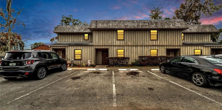 Townhouse in Ocala, Florida 10 bedrooms, 512.26 sq.m. № 1751689