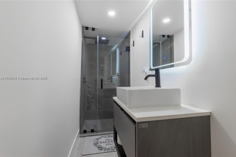 Villa ou maison à louer à Miami, Floride: 1 chambre, 239.5 m2 № 1863439 - photo 8
