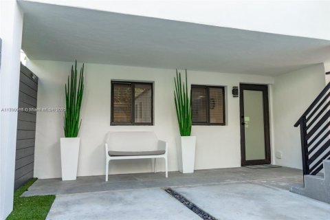Villa ou maison à louer à Miami, Floride: 1 chambre, 239.5 m2 № 1863439 - photo 1